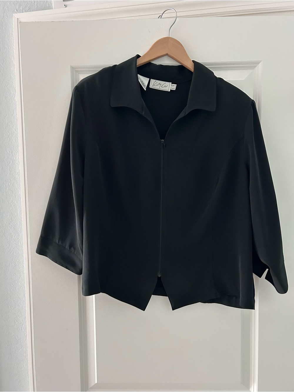 Le Suit Black Zip-Front Women's Blazer